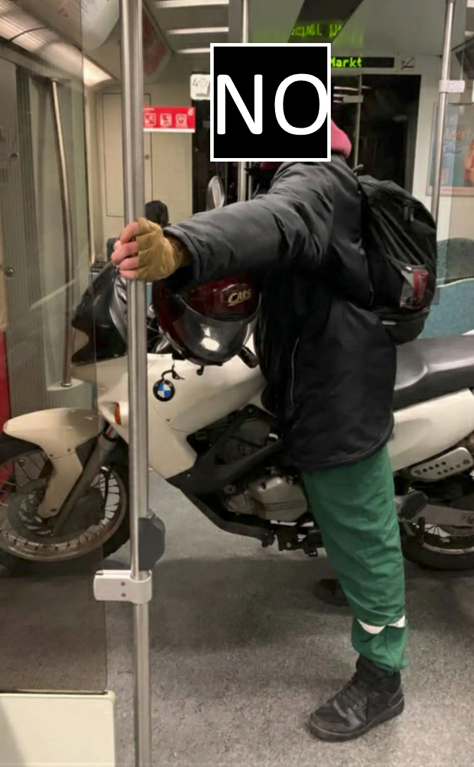 Motorrad in der S-Bahn